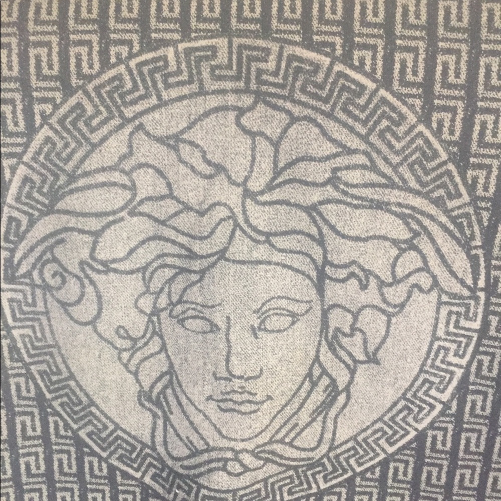 Versace Sweater - Picture 4 of 4